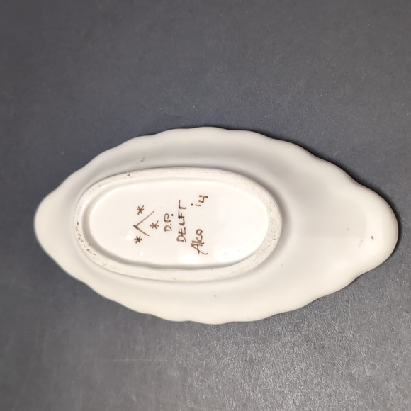 Vintage Delft Polychrome Set of Salt- Pepper Shakers with Tray. - Picture 8 of 10